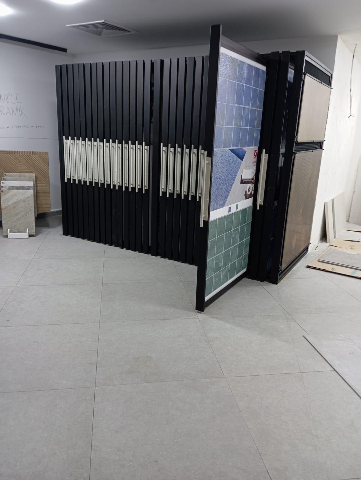 Ceramic display stand